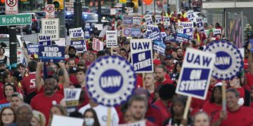 EE.UU. ¡Histórico! Los trabajadores paralizan la industria del automóvil