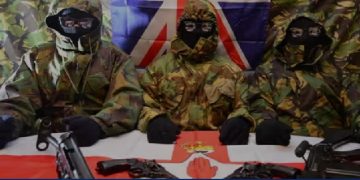 REINO UNIDO. Policías y paramilitares festejan que el gobierno entierre los crímenes de guerra no resueltos