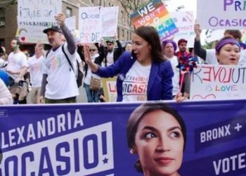 ¿Se acuerdan de Ocasio-Cortez? Nos la vendieron como congresista de «izquierdas», ahora es de derechas