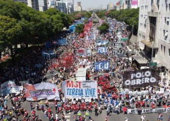ARGENTINA. La izquierda se moviliza masivamente ante la catastrófica situación económica (Videos)