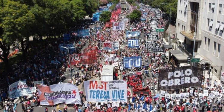 ARGENTINA. La izquierda se moviliza masivamente ante la catastrófica situación económica (Videos)