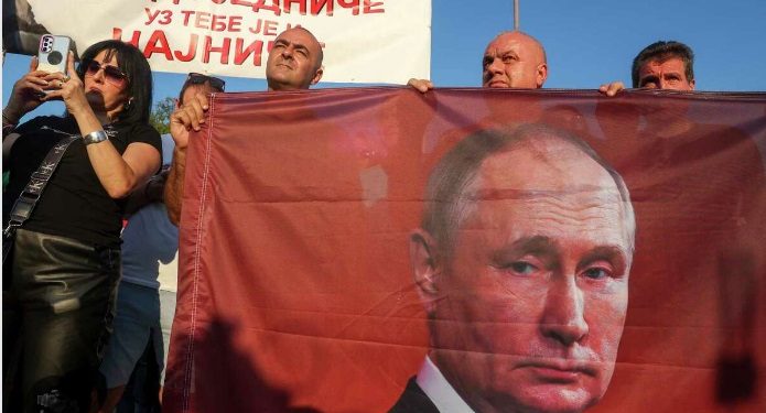 BOSNIA. Manifestación con banderas rusas pidiendo ser parte de Serbia