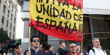 Decenas de falangistas se concentraron ante la sede de la Generalitat en Madrid (Video)