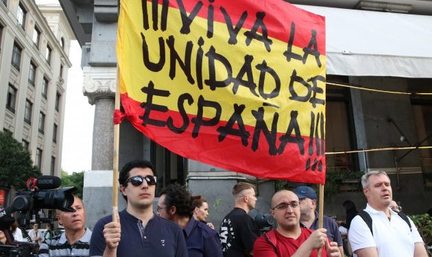 Decenas de falangistas se concentraron ante la sede de la Generalitat en Madrid (Video)