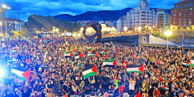Gran movilización en Bilbo para reivindicar el derecho a la resistencia del pueblo palestino