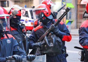 Cualquier excusa es buena para que la Ertzaintza quiera ir armada hasta los dientes