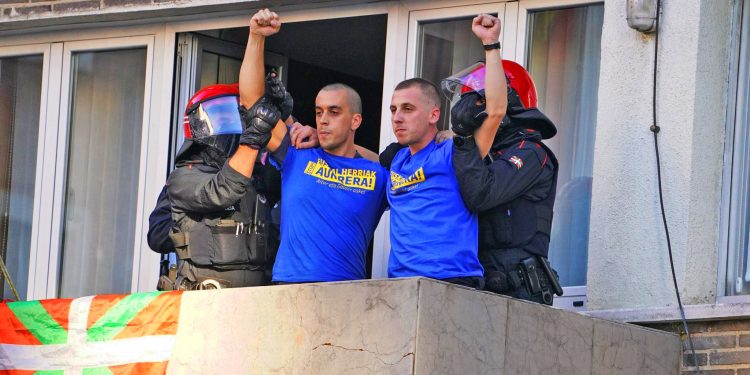 Y mientras esto sucede, EH Bildu continua apoyando a quienes provocan tan siniestras situaciones