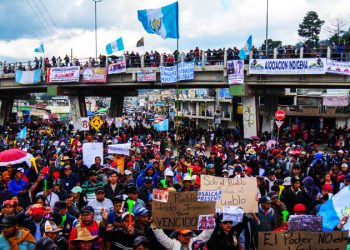 MARCELO COLUSSI. Guatemala arde. La movilización popular marca el camino