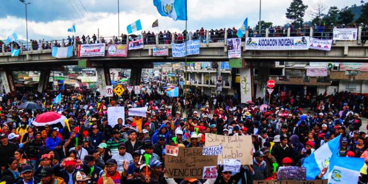 MARCELO COLUSSI. Guatemala arde. La movilización popular marca el camino