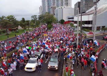 PANAMÁ. Miles de personas en histórica protesta en las calles