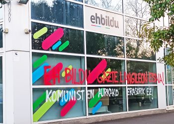 Hacen pintadas en sedes de EH Bildu por su prohibición del Encuentro Socialista