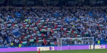 Ovación histórica de apoyo al pueblo palestino en Anoeta, estadio de la Real Sociedad