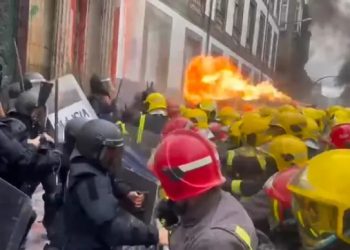 Los bomberos de Orense responden con firmeza a la represión policial (Video)