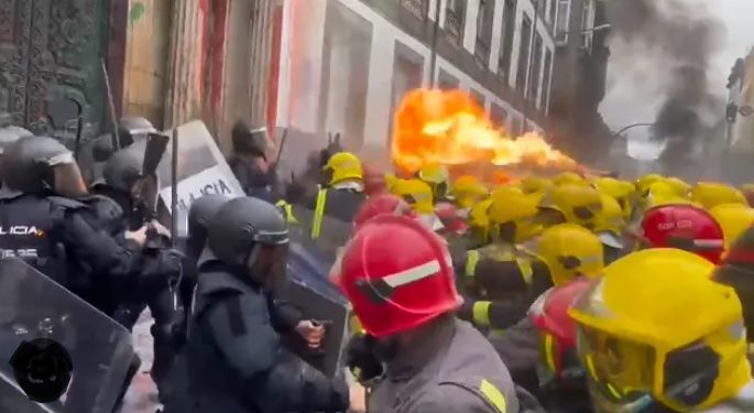 Los bomberos de Orense responden con firmeza a la represión policial (Video)