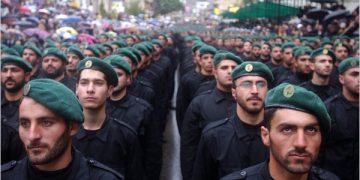 La guerrilla de Hezbolá entra en escena y obliga a Israel a dividir su ejército