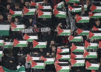 La afición del Osasuna muestra su apoyo al pueblo palestino y repudio a un jugador israelí de extrema derecha