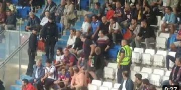 La policía expulsa a un aficionado del Eibar por tener una bandera palestina en la tribuna