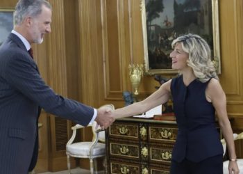 Varias mentiras de Yolanda Díaz tras acudir a rendir pleitesía al Borbón