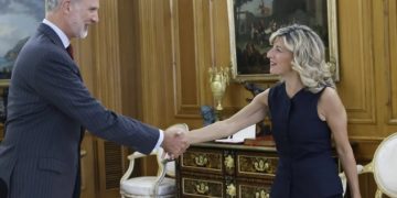 Varias mentiras de Yolanda Díaz tras acudir a rendir pleitesía al Borbón