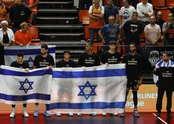Jugaban Valencia-Maccabi de Tel Aviv pero solo dejaron entrar banderas de Israel