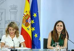 Las caras visibles de Sumar felicitan al candidato de derecha argentino Massa