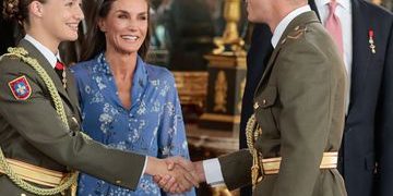 Leonor ya conoce lo que son las horas extras: tuvo que darle la mano a 2.000 invitados