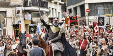 Esclarecedor comunicado de SOS Racismo ante un nuevo desfile de «Moros y cristiamos»