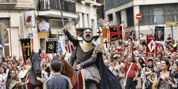 Esclarecedor comunicado de SOS Racismo ante un nuevo desfile de «Moros y cristiamos»