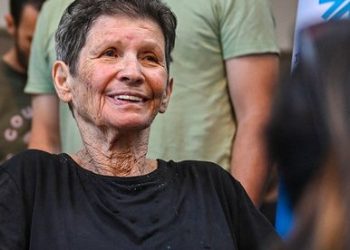 ISRAEL. Una de las anciana liberadas por Hamás acusada por el gobierno de perjudicar los intereses del país