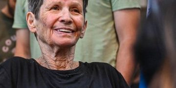 ISRAEL. Una de las anciana liberadas por Hamás acusada por el gobierno de perjudicar los intereses del país