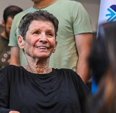 ISRAEL. Una de las anciana liberadas por Hamás acusada por el gobierno de perjudicar los intereses del país