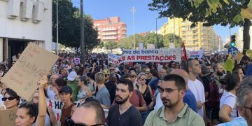 PORTUGAL. Miles de personas se manifiestan contra la situación de la vivienda del gobierno del PS