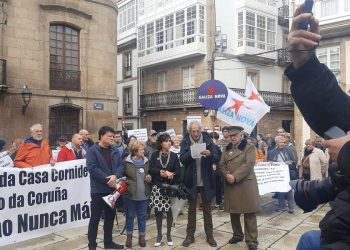 Marcha por la devolución de inmueble saqueado por la familia Franco (con la presencia de Carmen Polo y su marido)