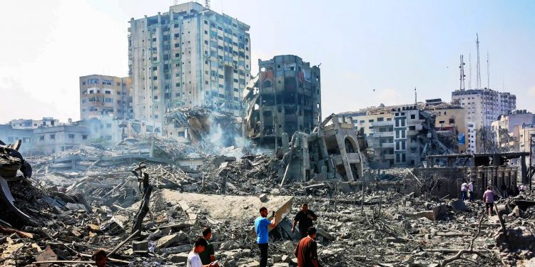 Los bombardeos del Estado de Israel en Gaza han destruido ya más del 42% de sus viviendas (vídeo)