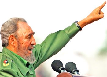 PACO AZANZA TELLETXIKI. Fidel, guía y fusil vigilante