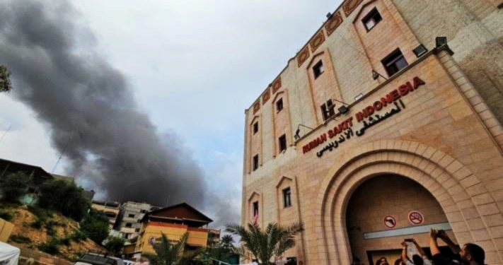 ISRAEL bombardea el único hospital que prestaba servicios parciales en el norte de Gaza