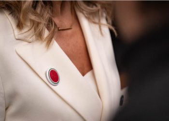 Sumar se sacó el pañuelo palestino y se puso una sandía