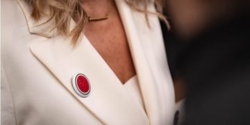 Sumar se sacó el pañuelo palestino y se puso una sandía