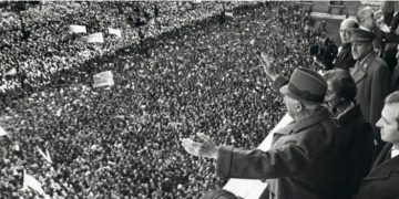 La extrema derecha (PP+Vox) saca a la calle a sus votantes a lucir fascismo