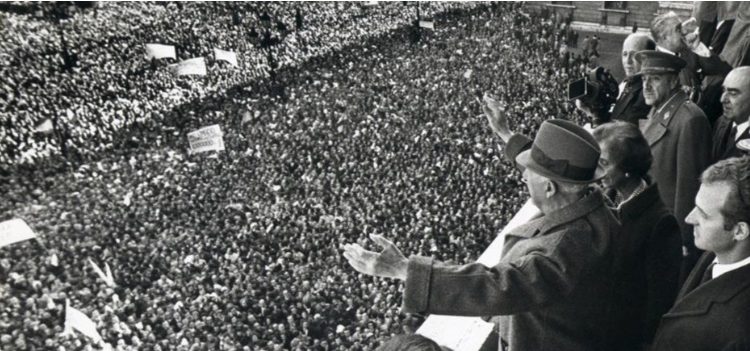 La extrema derecha (PP+Vox) saca a la calle a sus votantes a lucir fascismo