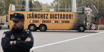 El cerebro de los ultra-católicos de «Hazte oír» no da para mucho: observen este autobús