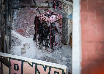 400 policías ejecutan varios desalojos de Centros sociales pero hubo resistencia