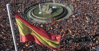 La extrema derecha (PP y Vox) convocó a sus huestes al grito de «España, España» y «España»