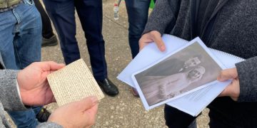 Dignifican los restos de 173 soldados republicanos encontrados en una fosa en Catalunya