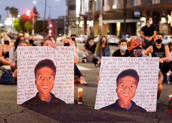 EE.UU. La justicia absuelve a los asesinos del joven negro Elijah McClain