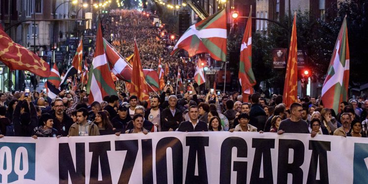 Bildu reúne a miles de personas en Bilbao