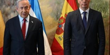 Pedro Sánchez llega a Israel y se reúne con el genocida Netanyahu