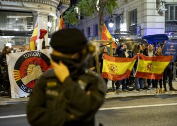 Un grupo fascista de Barcelona sale a la calle a defender un centro de torturas