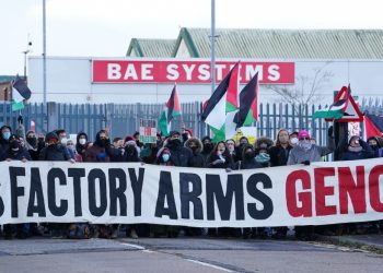REINO UNIDO. Cientos de sindicalistas cierran una fábrica de armas para detener el suministro a Israel