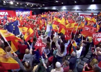 El PSOE hace un acto en Madrid con autobuses de afiliados y muchas banderas de España